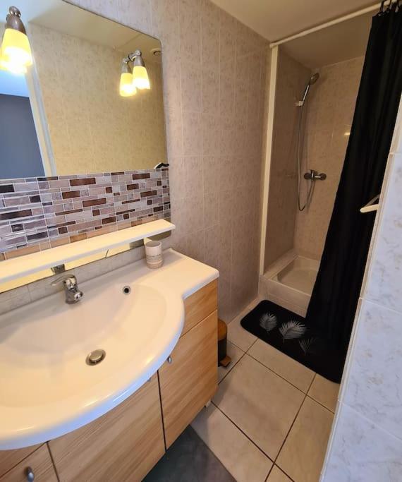 Clonas-sur-Vareze Gite De 70M² Avec Vue Sur Le Massif Du Pilat מראה חיצוני תמונה